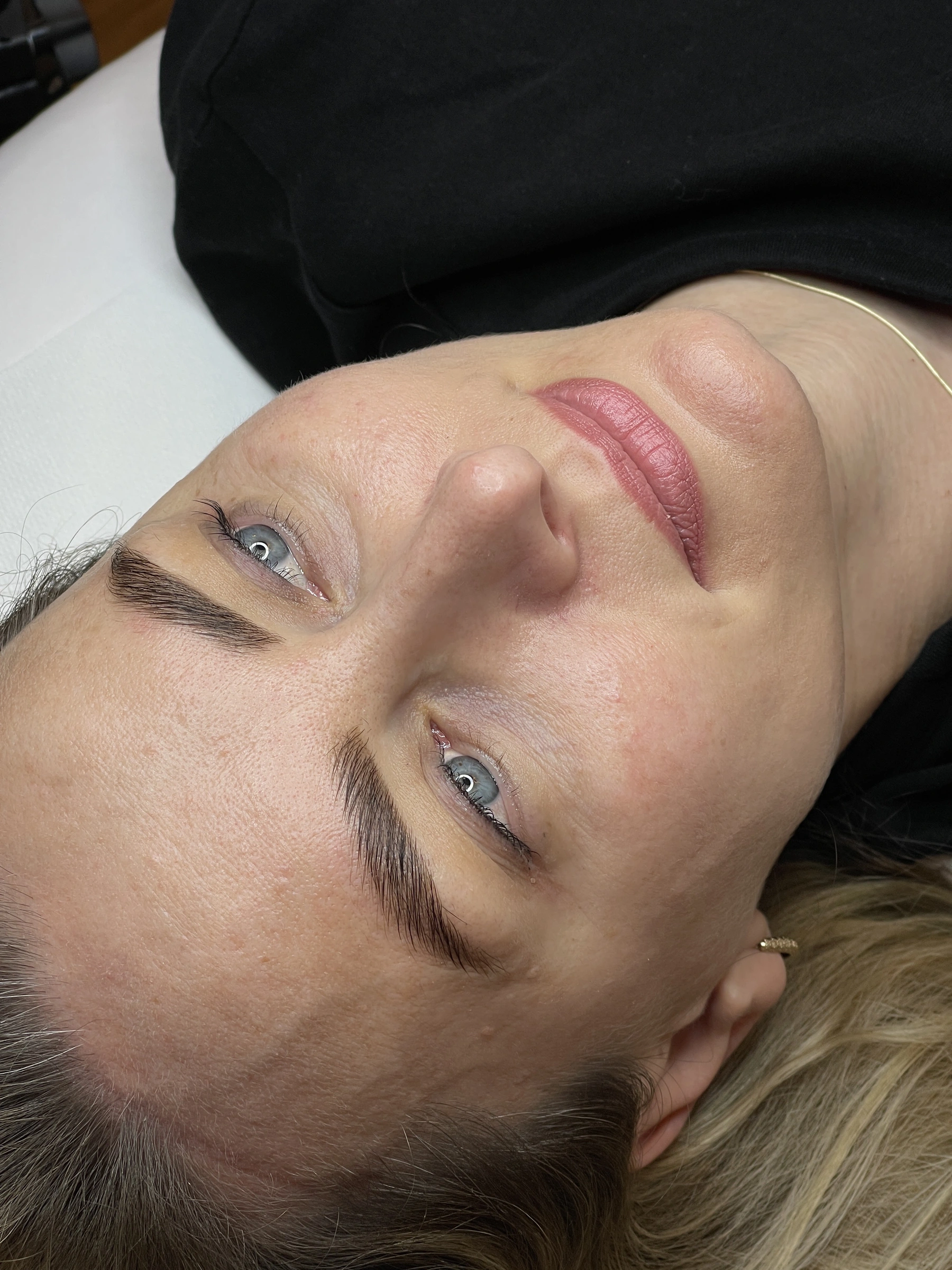 Abgeheilte Augenbrauen, Lippen und Wimpernkranzverdichtung sowie Lash und Brow Lifting.