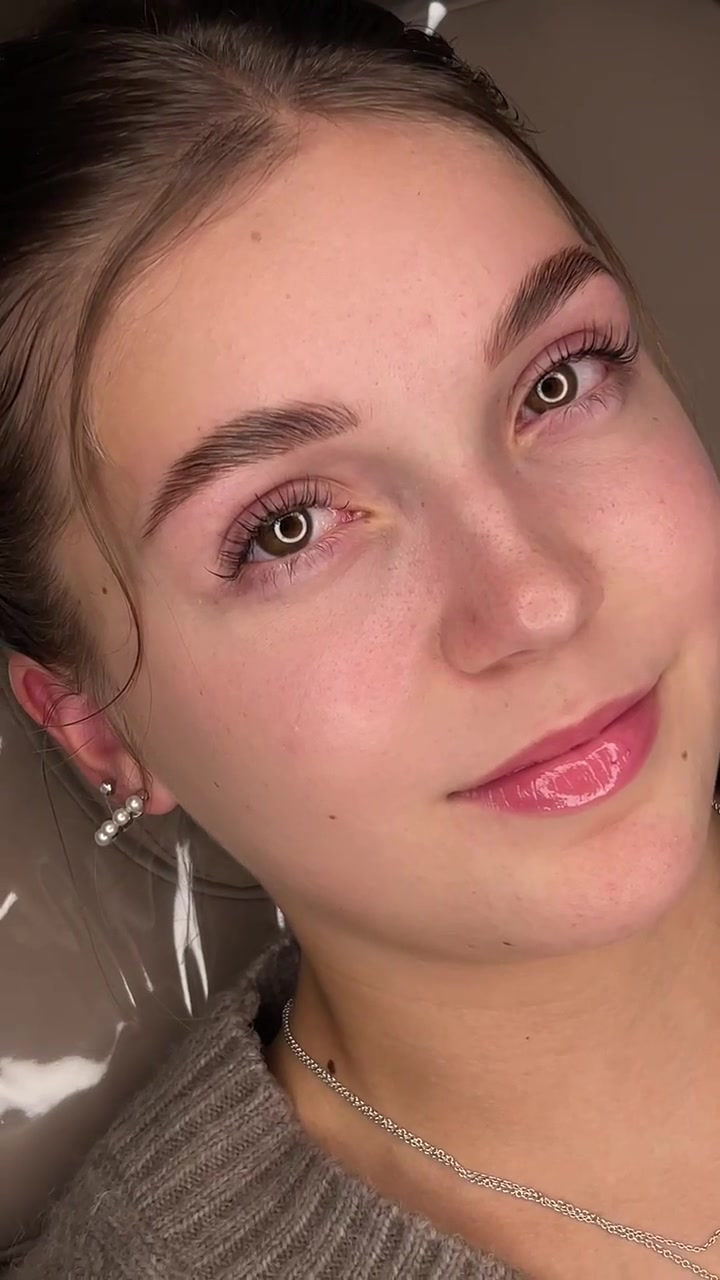 Lash & Browlifting – geliftete Wimpern und geformte Augenbrauen.