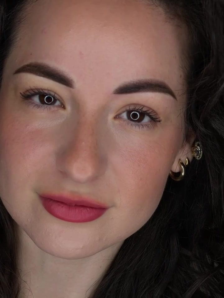 Powder Brows – Ergebnis der Augenbrauenpigmentierung.